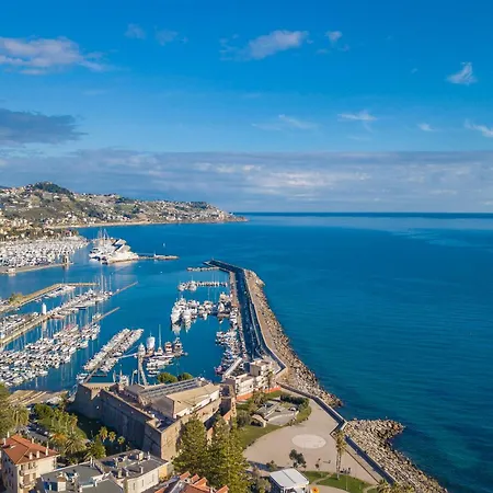 Lejlighed Penthouse Market 700m From Sea - Happy